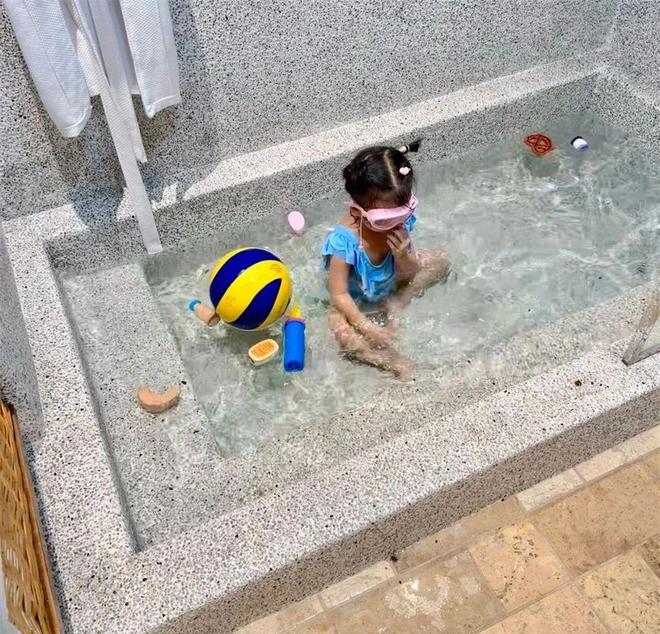 砌浴池”火了!孩子玩得欢还能泡澡乐趣满满ag真人平台第一游戏重庆一户人家的“砖(图10) 砌浴池”火了!孩子玩得欢还能泡澡乐趣满满ag真人平台第一游戏重庆一户人家的“砖(图10)