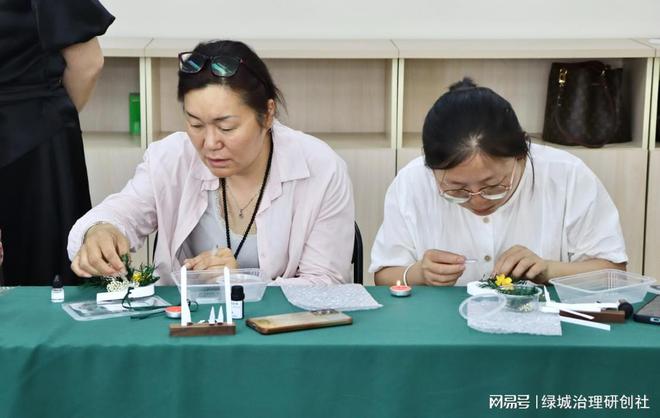 同行”——关爱巾帼司机母亲节暖心活动AG真人澳门百家家乐“香伴车程 母爱(图3)